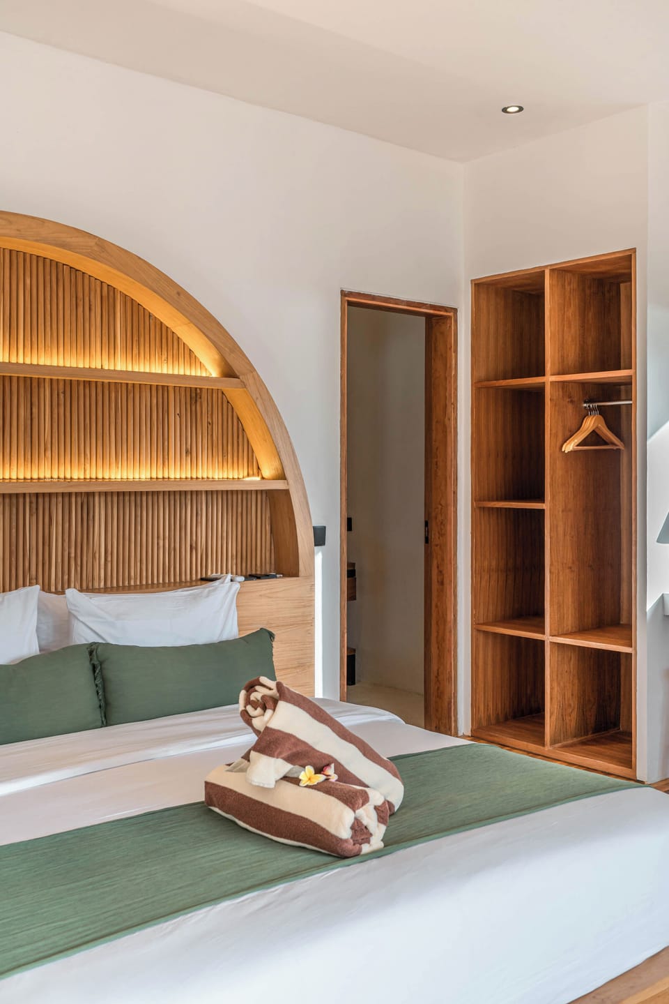 Comfort Villa, Patio, Beach View | 4 bedrooms, in-room safe, desk, WiFi (free)