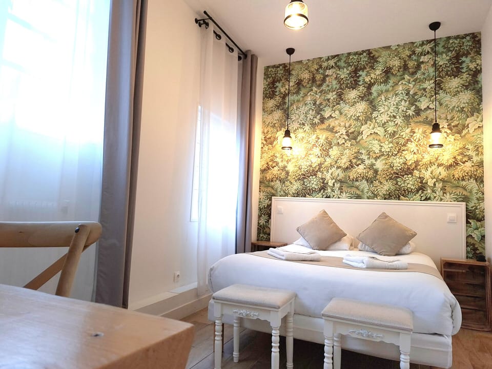 Double Room | In-room safe, desk, laptop workspace, blackout drapes