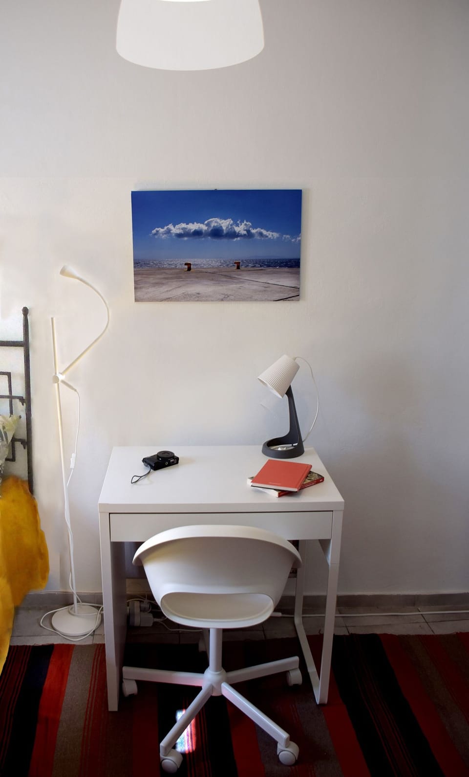 House | 1 bedroom, desk