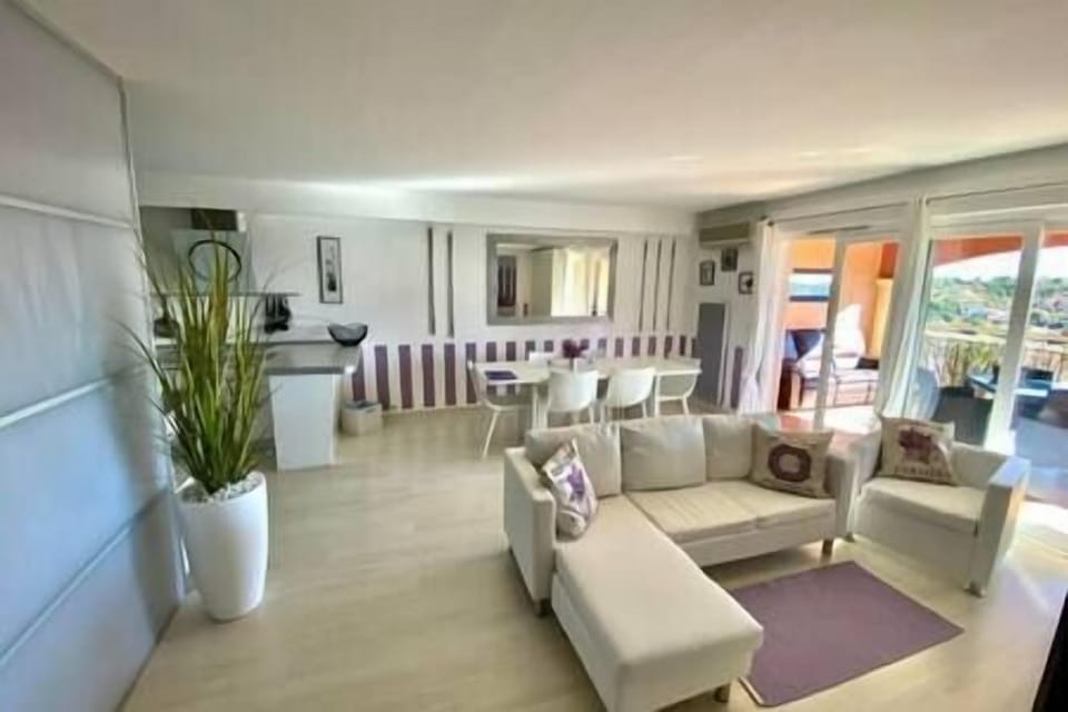 LIVING ROOM (3)