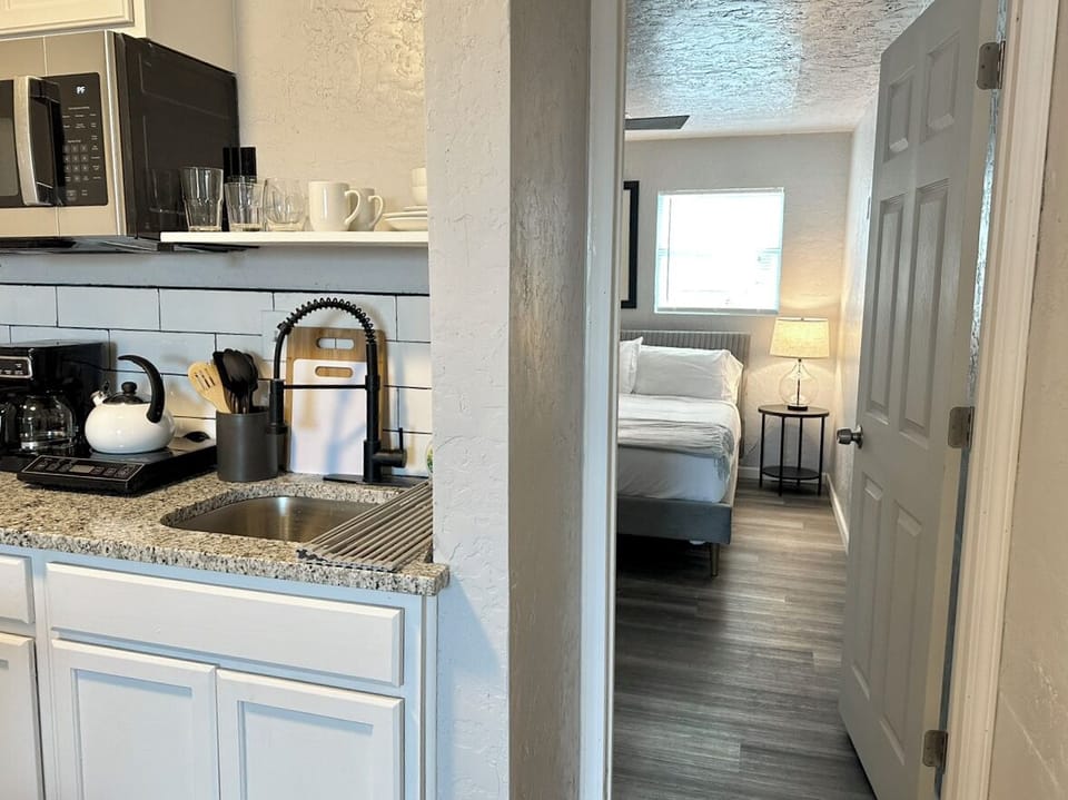 Our newly renovated studio offers a comfortable and stylish space for your stay. Enjoy the modern amenities and cozy atmosphere.