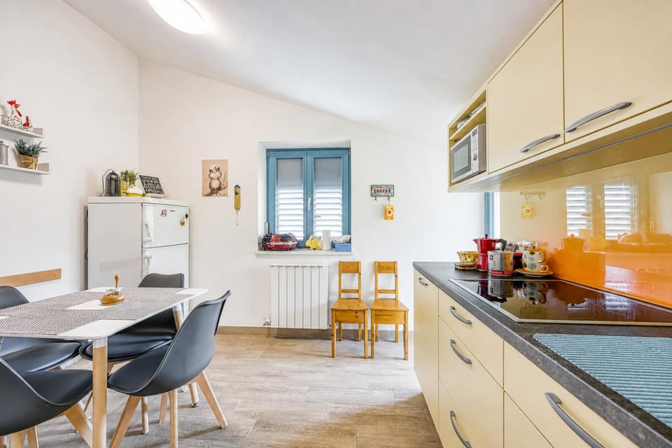 Family Apartment, 2 Bedrooms, 2 Bathrooms, Mountainside (Villa Salamander Suite - Garden & EV) | Private kitchen