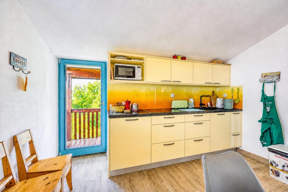 Family Apartment, 2 Bedrooms, 2 Bathrooms, Mountainside (Villa Salamander Suite - Garden & EV) | Private kitchen