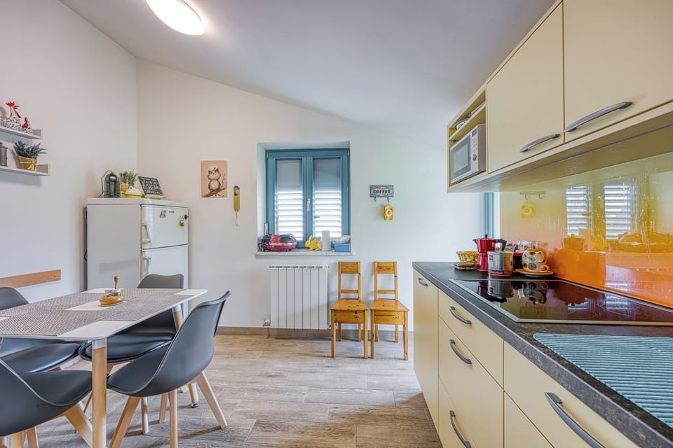 Family Apartment, 2 Bedrooms, 2 Bathrooms, Mountainside (Villa Salamander Suite) | Private kitchen