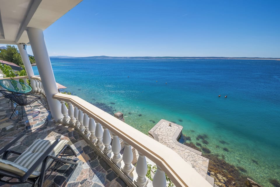 Family House, 4 Bedrooms, 2 Bathrooms, Sea Facing (Seafront Escape - 4BR Beachfront) | Property grounds