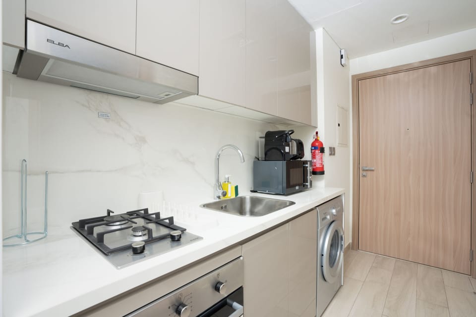 Standard Studio, Balcony | Private kitchen | Fridge, microwave, oven, stovetop