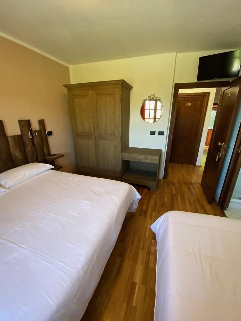 Comfort Triple Room, Mountain View | In-room safe