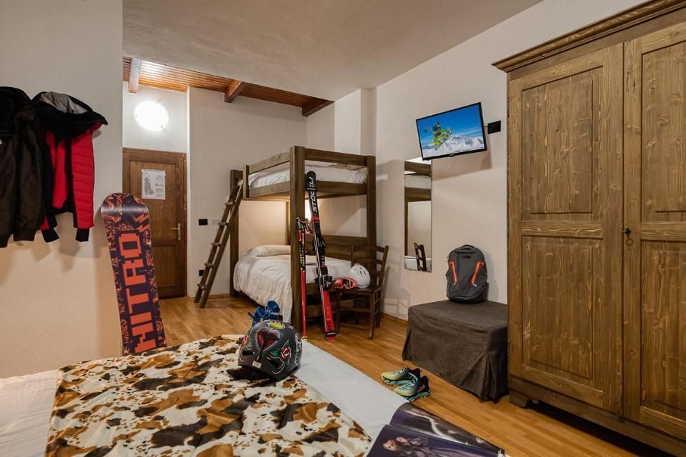 Comfort Quadruple Room, Mountain View | In-room safe
