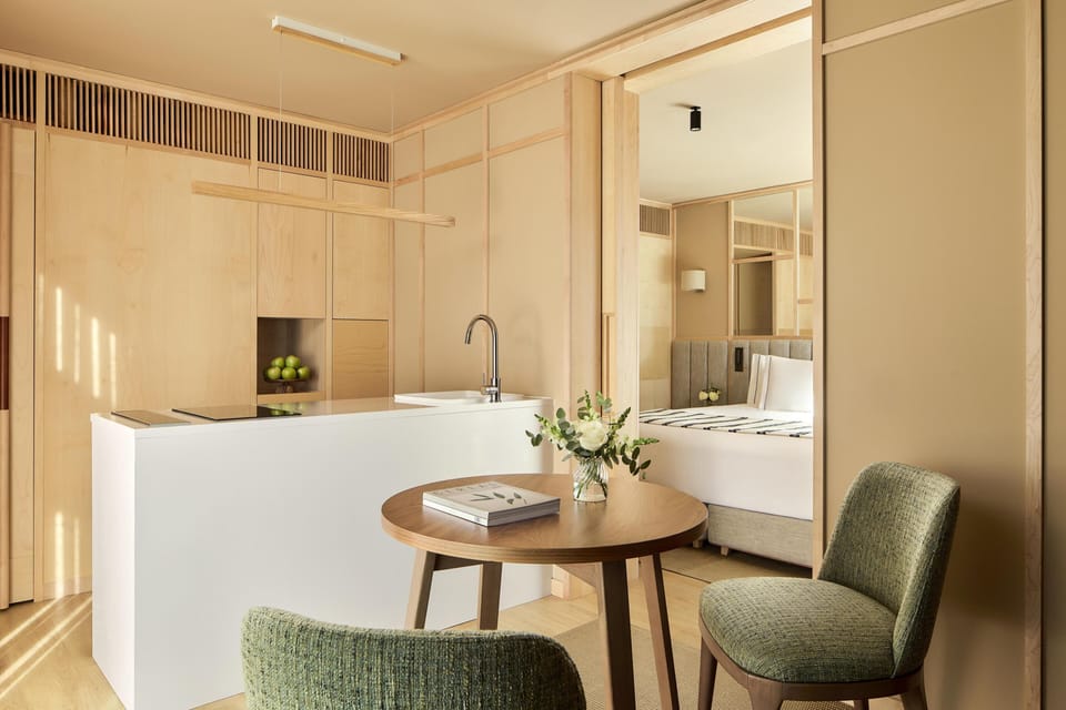 Minibar, bed sheets