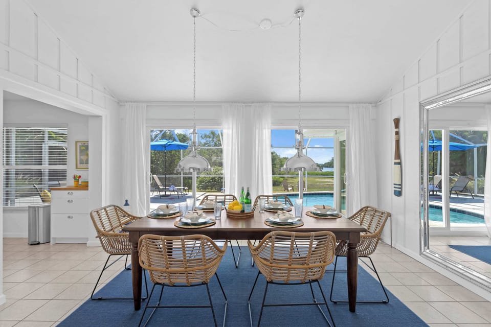 Beautiful Dining Area with Seating for 6
