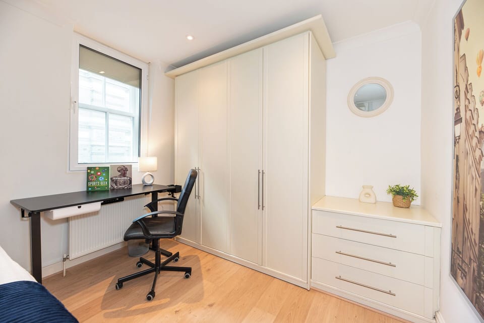 2BDR Flat w/ Aircon in Embankment near Trafalgar Square near Big Ben London Eye