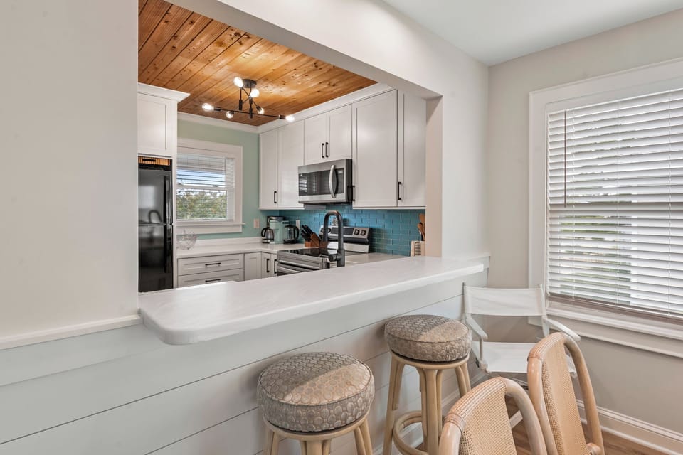 R09: Exhale | Mid Level Kitchen
