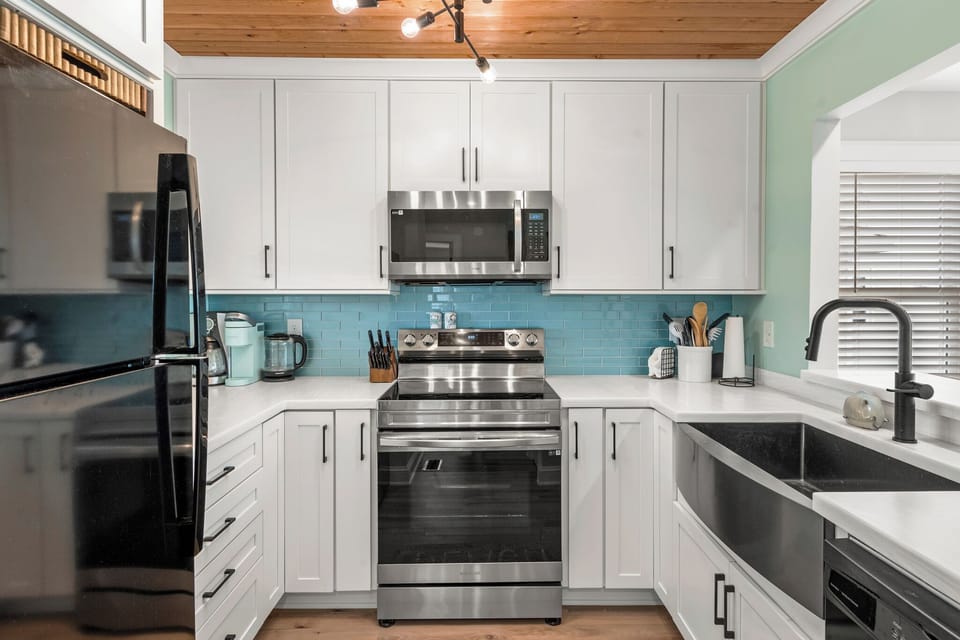 R09: Exhale | Mid Level Kitchen