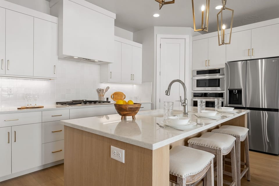 Townhome, 4 Bedrooms | Private kitchen | Fridge, oven, coffee/tea maker, toaster
