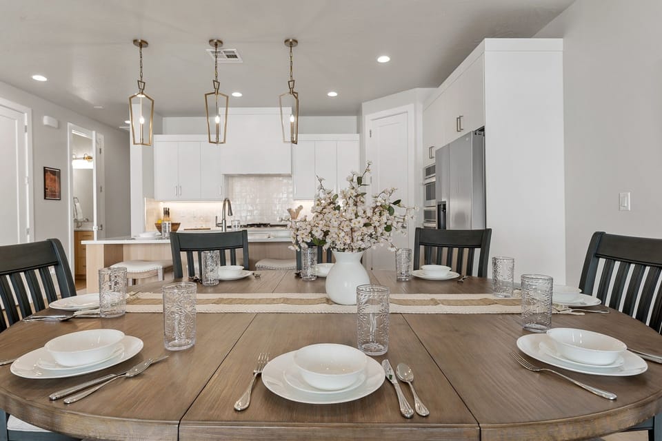 Townhome, 4 Bedrooms | Dining