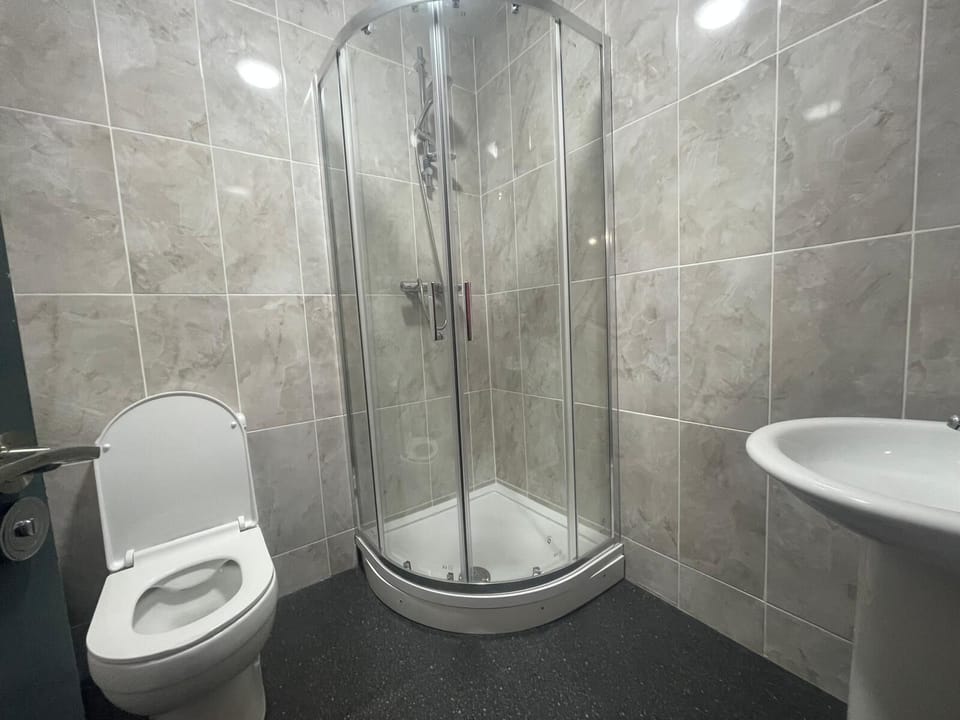 Apartment | Bathroom | Separate tub and shower, deep soaking tub, towels