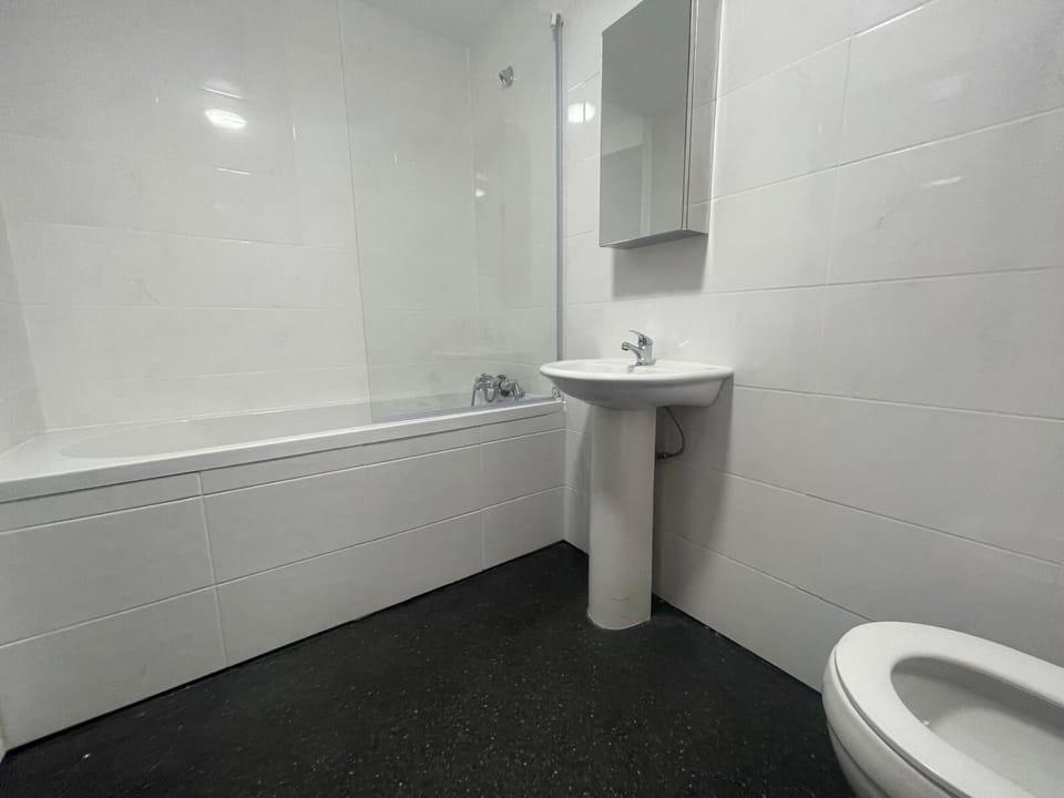 Apartment | Bathroom | Separate tub and shower, deep soaking tub, towels