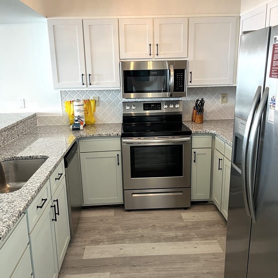 Kitchen Stove & Microwave