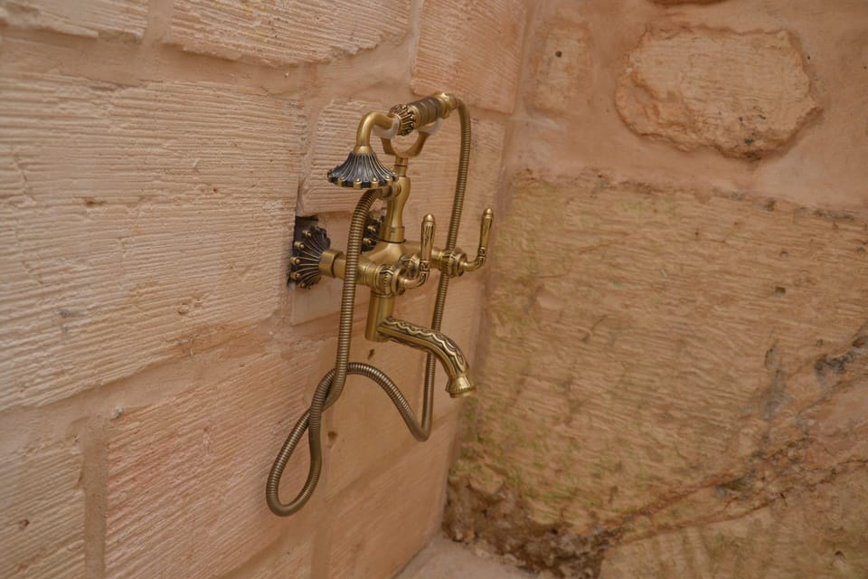 Standard Triple Room, Courtyard View | Bathroom | Shower, designer toiletries, hair dryer, slippers