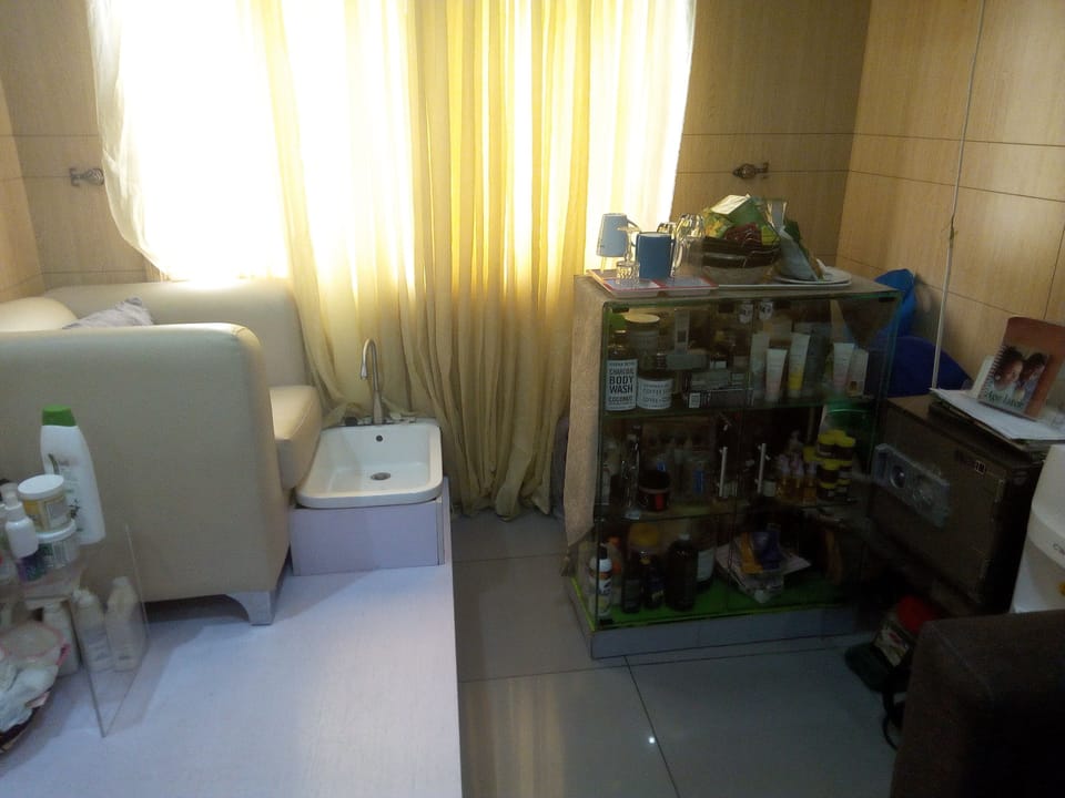Couples treatment rooms, body treatments, hydrotherapy, aromatherapy