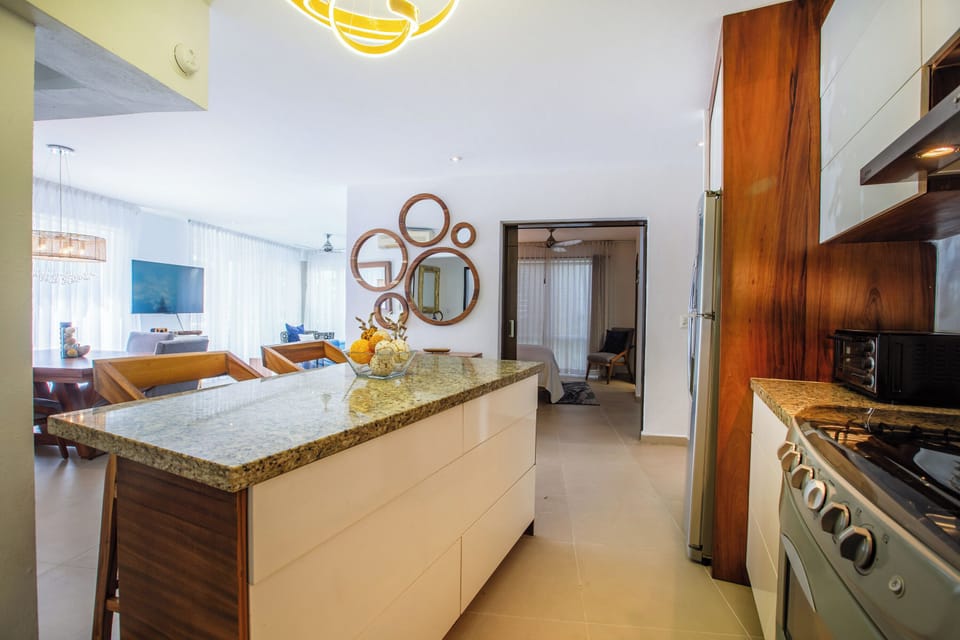 Modern Kitchen & Dining Area – Fully equipped kitchen with sleek appliances and a granite island, perfect for preparing meals at home.