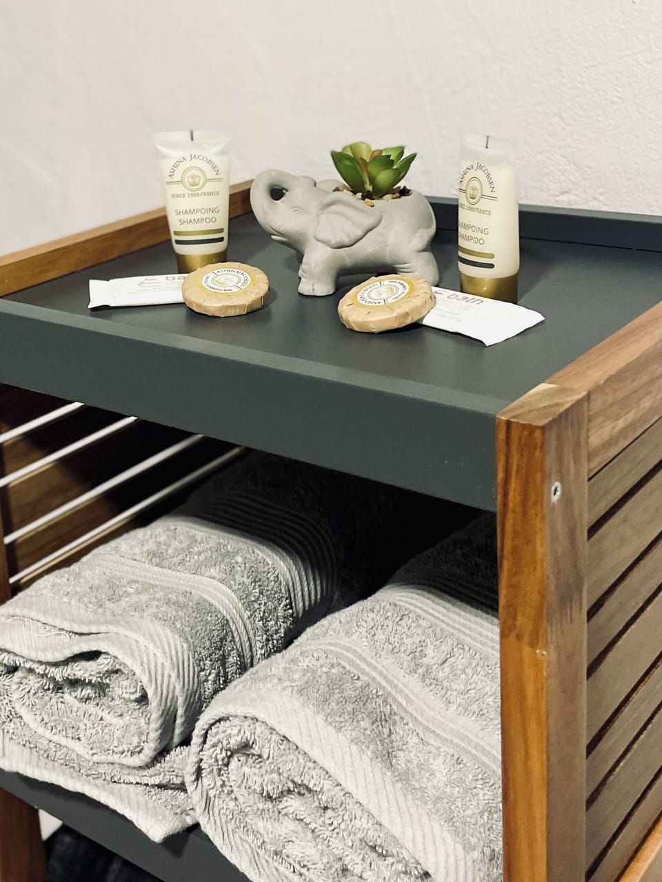 Bathroom amenities