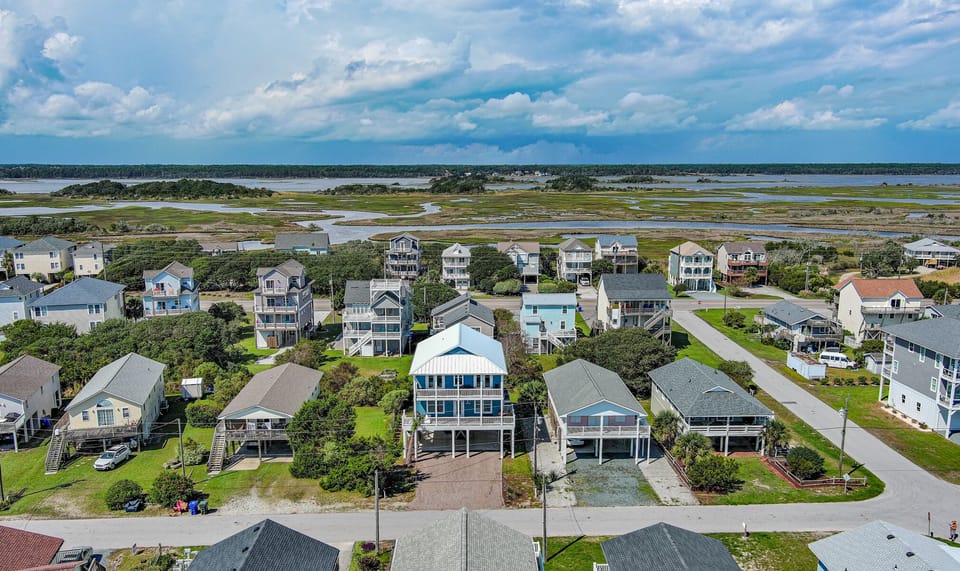 1009 N Topsail Dr (Paid Time Off) (50)