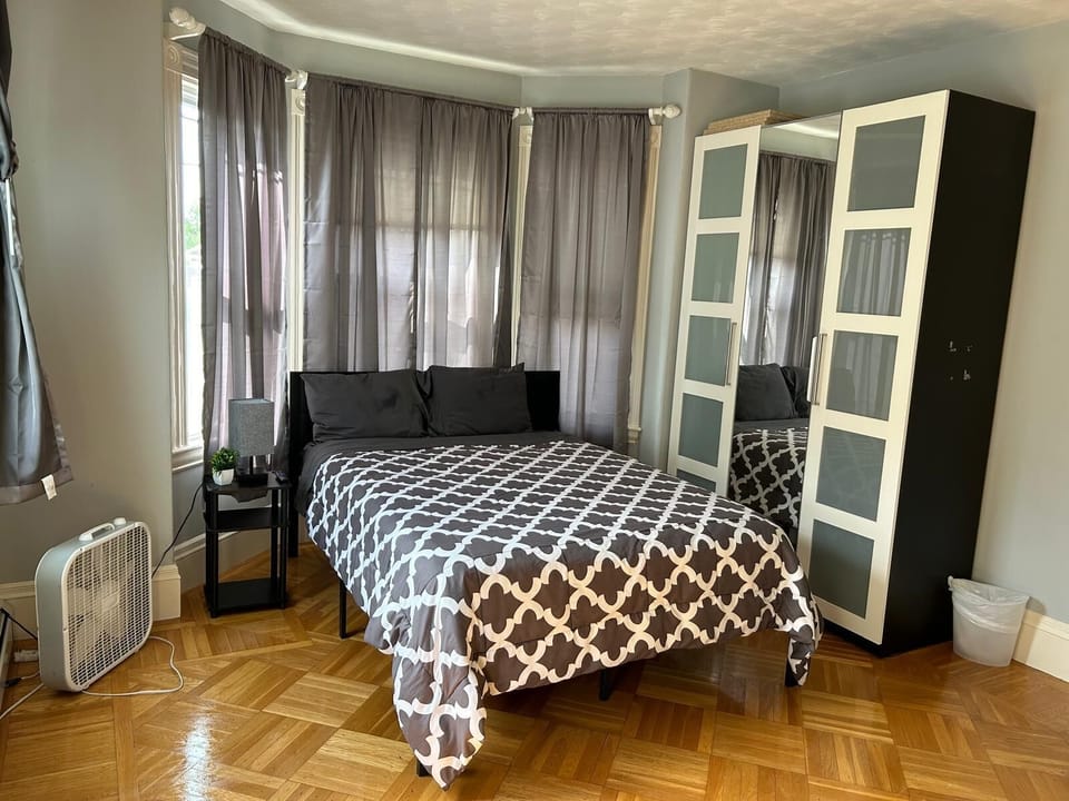 H2_Huge Triple Room | Bathroom | Hair dryer, towels