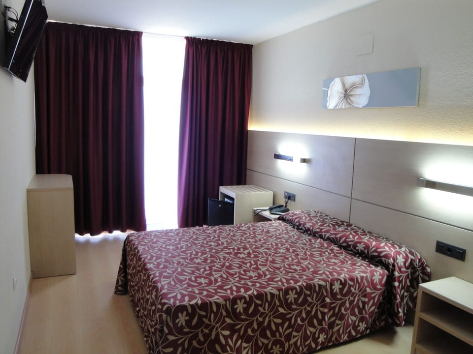 Superior Double Room, Balcony | In-room safe, blackout drapes, free WiFi, bed sheets