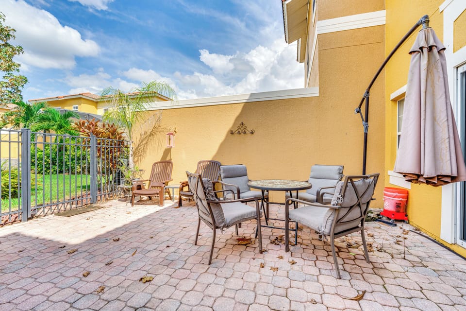 Private Patio | Outdoor Dining Set