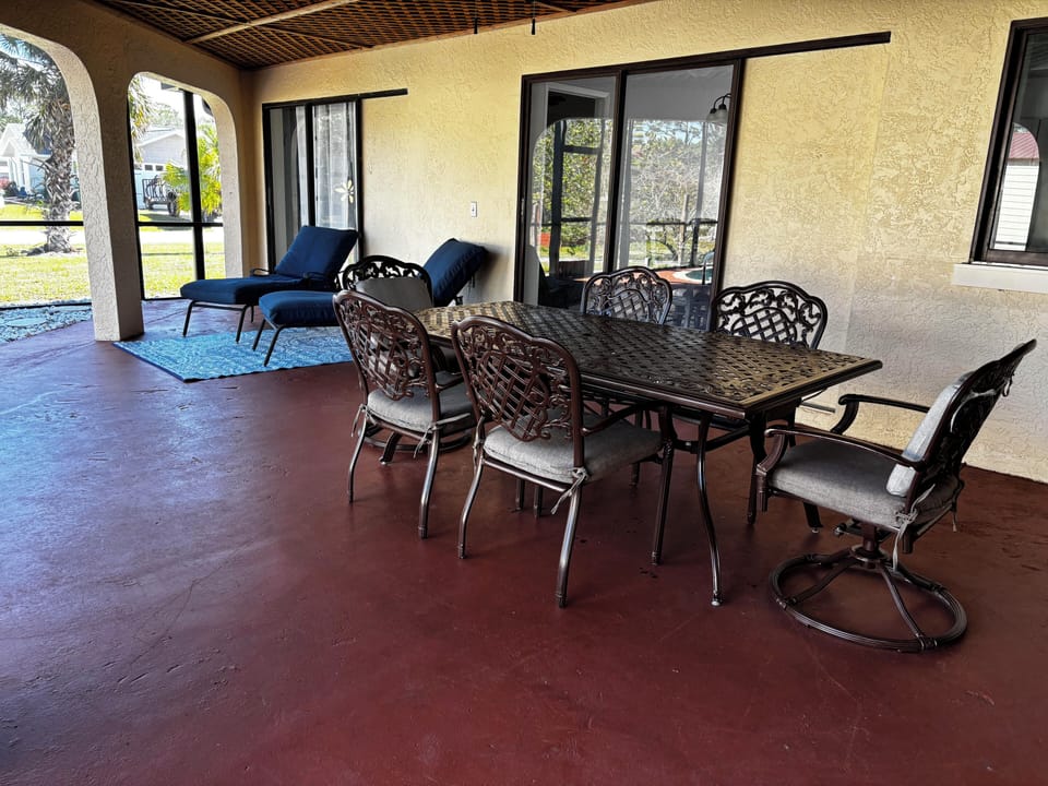 Outdoor dining