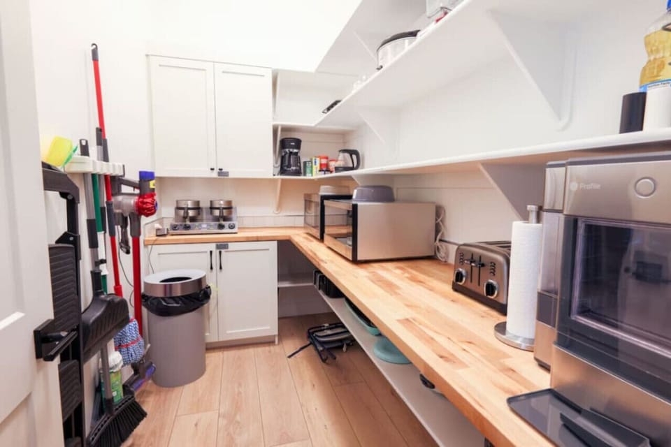 Walk In Pantry