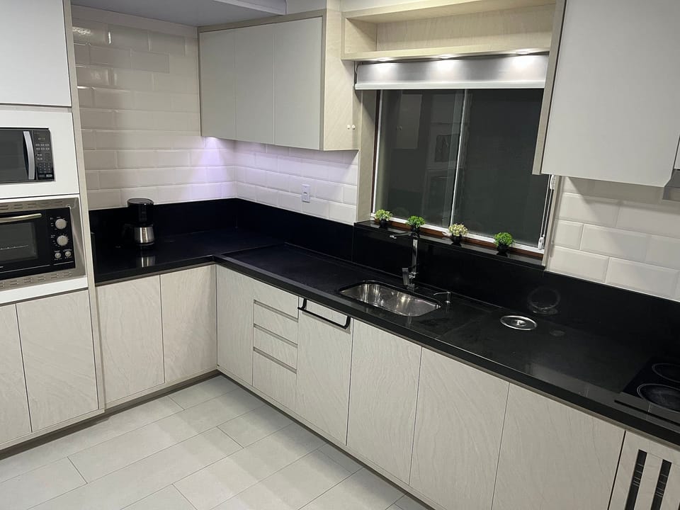 Premium House | Private kitchen | Fridge, microwave, cookware/dishes/utensils, dining table