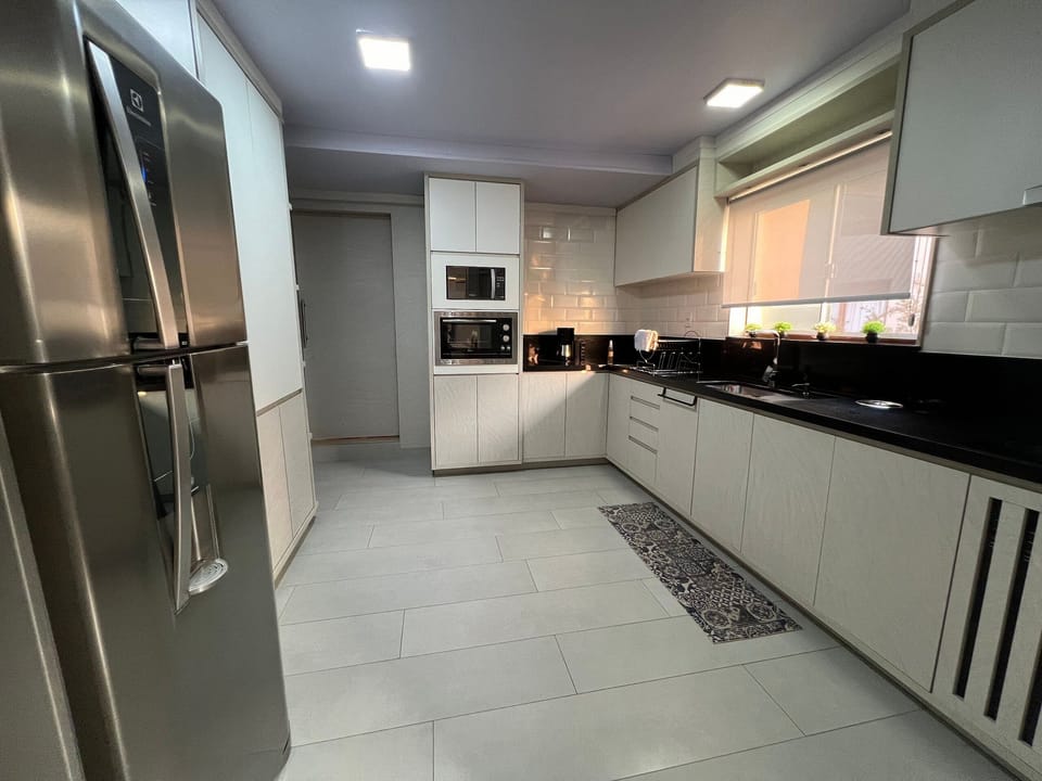 Premium House | Private kitchen | Fridge, microwave, cookware/dishes/utensils, dining table