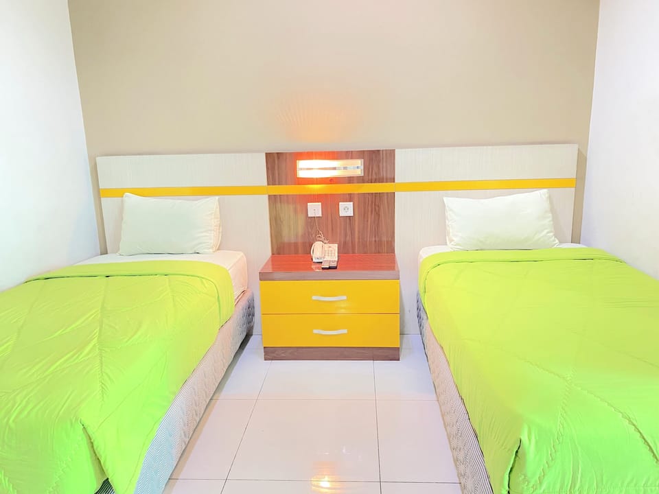 Economy Twin Room | Desk, laptop workspace, soundproofing, free WiFi