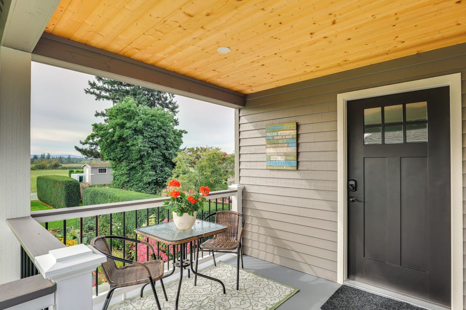 Balcony | Outdoor Dining Area