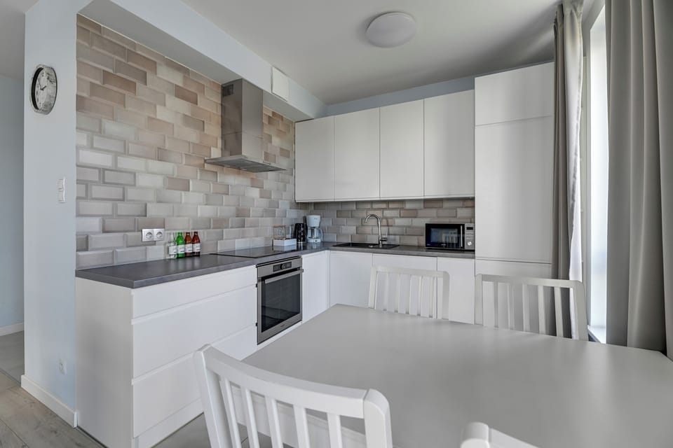 Comfort Apartment | Private kitchen | Electric kettle, toaster