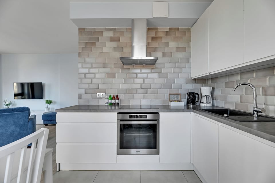 Comfort Apartment | Private kitchen | Electric kettle, toaster