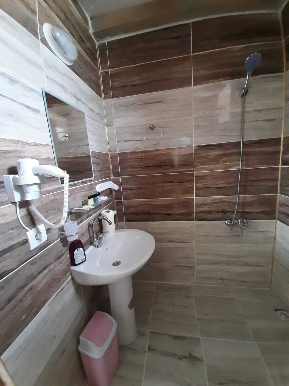Standard Double or Twin Room, Mountain View | Bathroom | Shower, hair dryer, slippers, towels