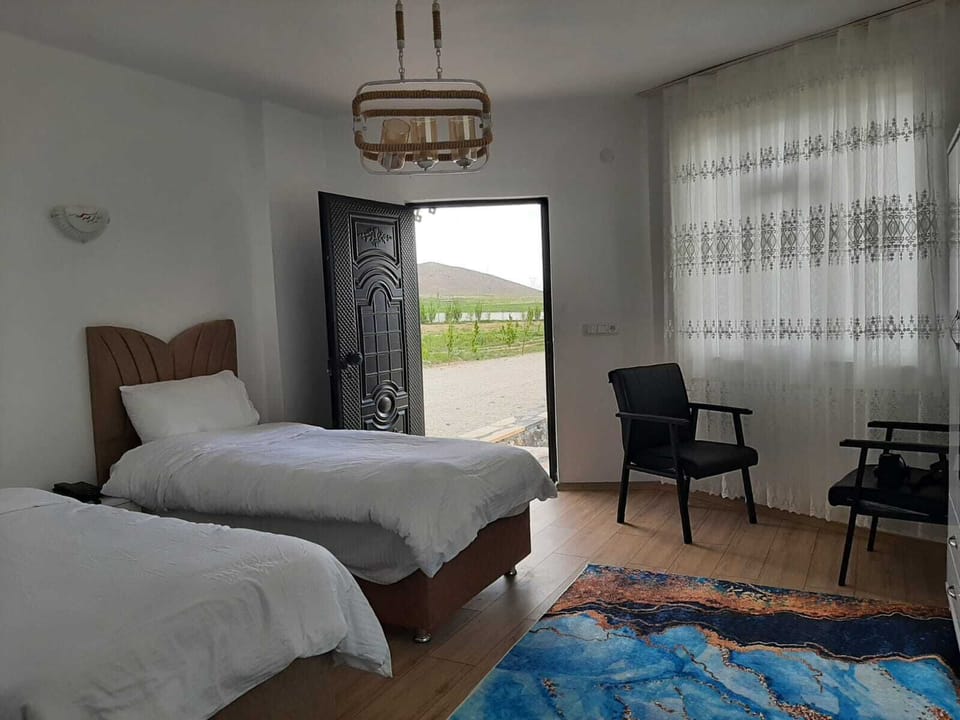 Standard Double or Twin Room, Mountain View | Bed sheets