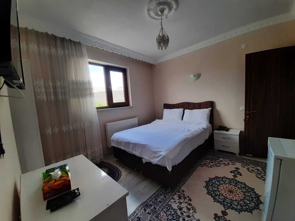 Standard Double or Twin Room, Mountain View | Bed sheets
