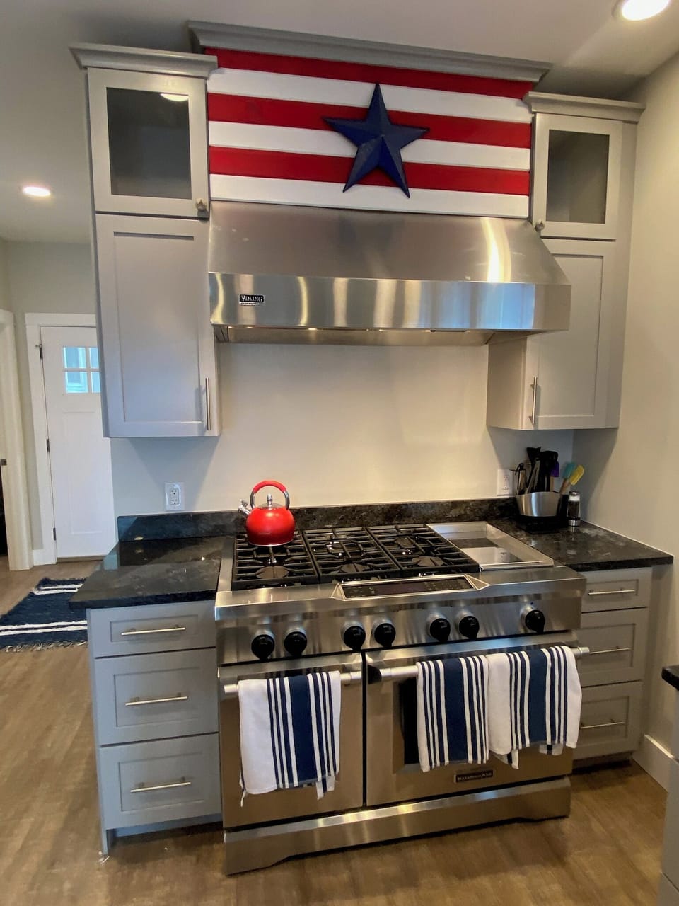 Chef's dream kitchen! Fully-equipped with appliances, spices, and more. 