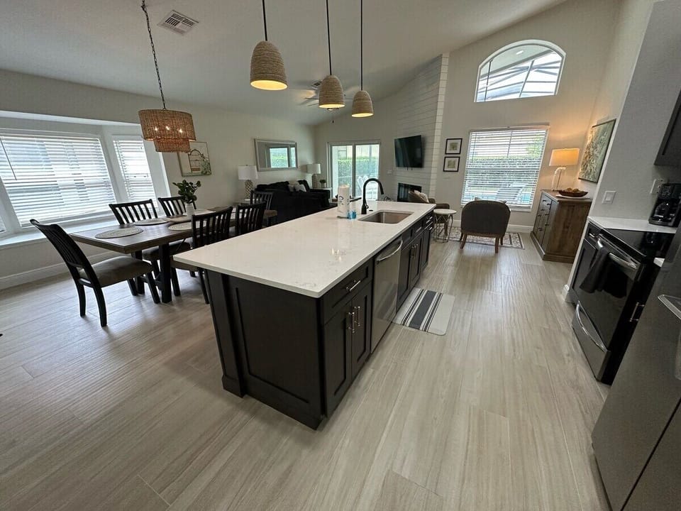 House, Multiple Beds, Pool Access, Pool View | Private kitchen