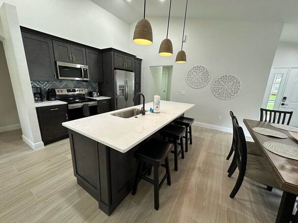 House, Multiple Beds, Pool Access, Pool View | Private kitchen