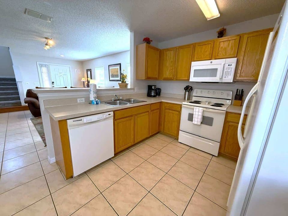 House, Multiple Beds, Pool Access | Private kitchen | Electric kettle