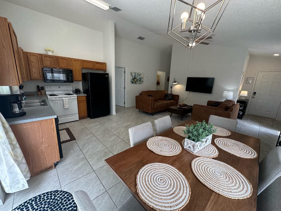 House, Multiple Beds, Pool Access, Golf View | Interior