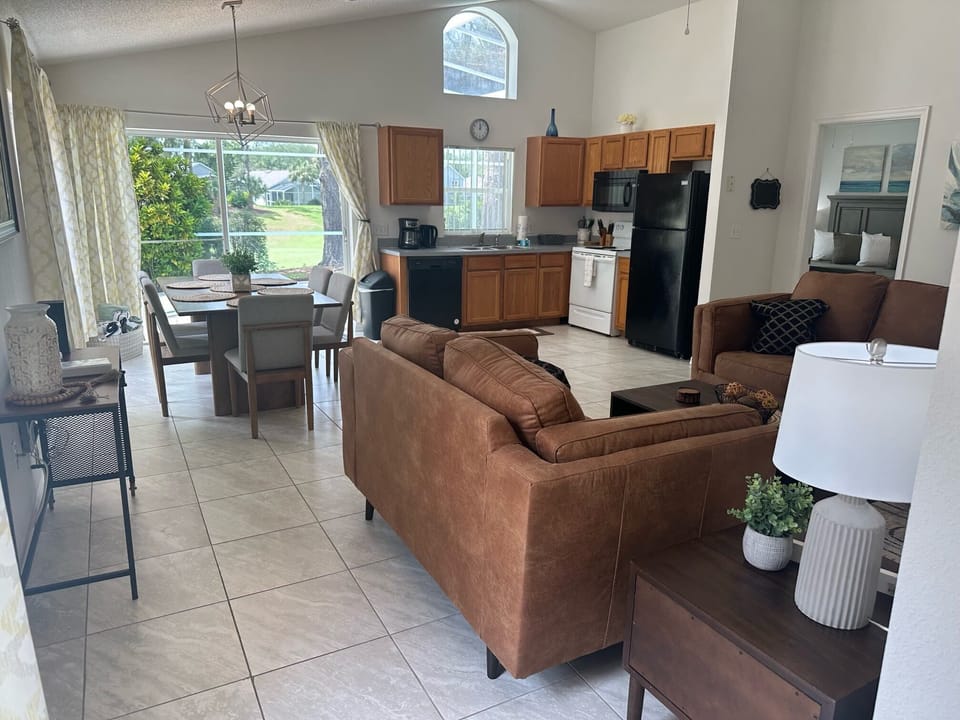 House, Multiple Beds, Pool Access, Golf View | Living area