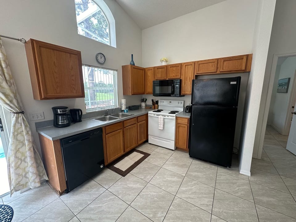 House, Multiple Beds, Pool Access, Golf View | Private kitchen