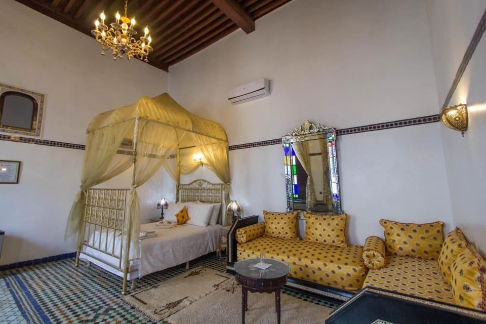 Deluxe Triple Room, Courtyard View | Soundproofing, WiFi (free), bed sheets