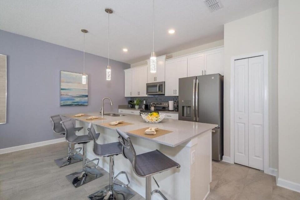 Full kitchen image 1